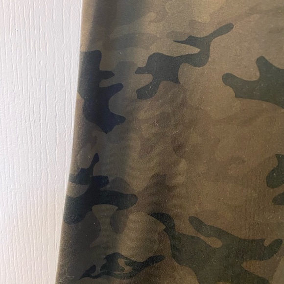 Lululemon tank, used - Picture 2 of 3